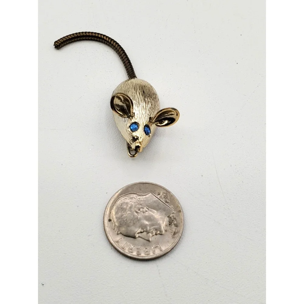 Vintage Mouse Brooch w Swinging Tail Gold Tone Blue Eyes